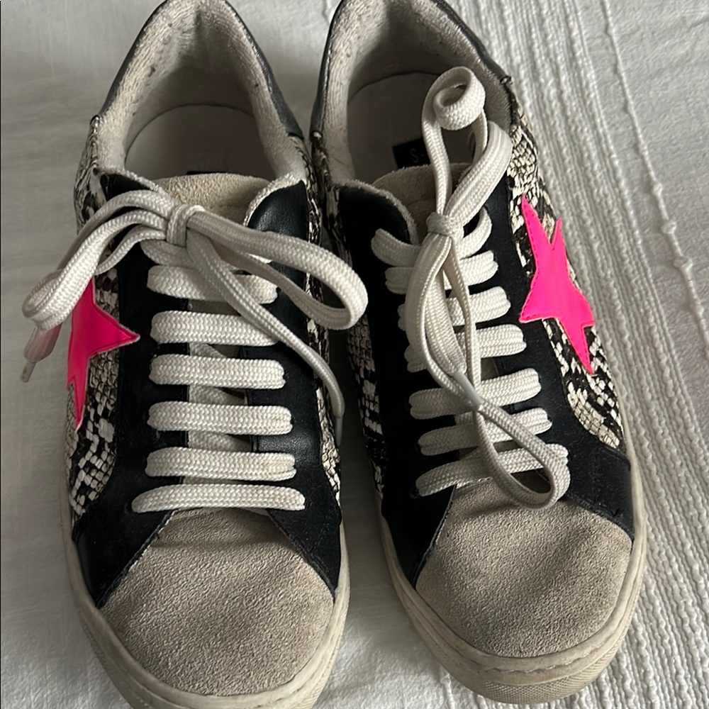 Stylish Women's Sneakers with Pink Star